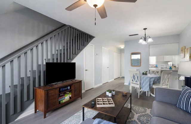 Modern & Stylish Condo Near UF - Foxmoor