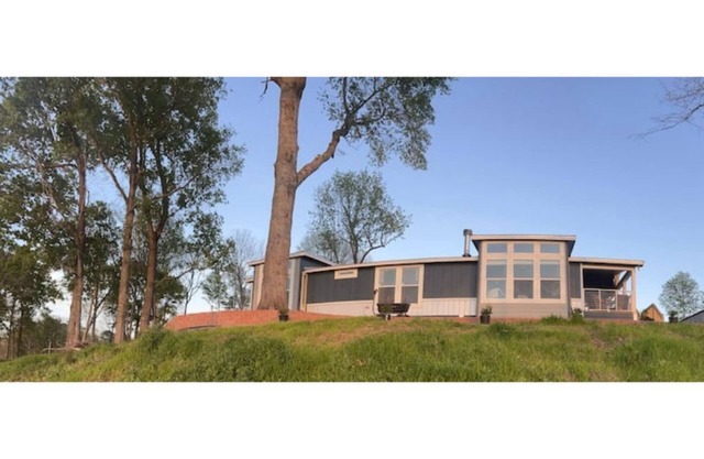 Modern, stylish lake front house. Sweeping views Dedicated boat parking charging