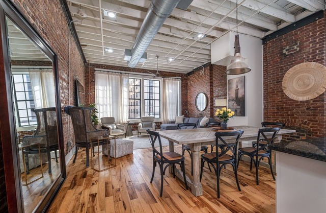 Modern Stylish & Spacious Loft w/Indoor Parking