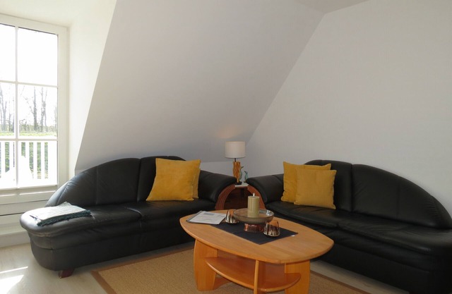 Modern three-room apartment/maissonette close to the beach