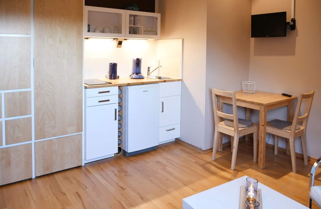Modern top floor apartment with kitchen and private bathroom