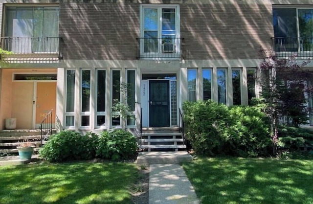 Modern Townhome in the Heart of Hyde Park