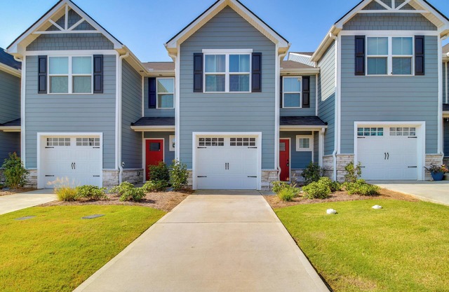 Modern Townhome w/ Patio 7 Mi to Dtwn Cartersville