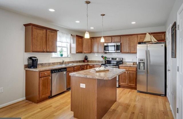 Modern Townhome within walking distance of Old Town Winchester and attractions