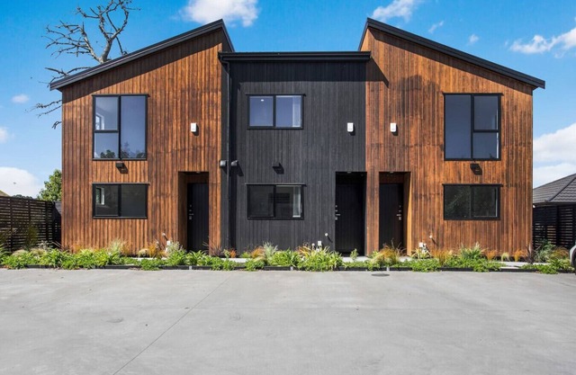 Modern Townhouse by Mangere Mountain near Airport
