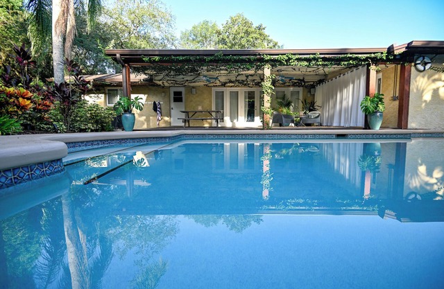 Modern Tropical Pool Home ⭐️