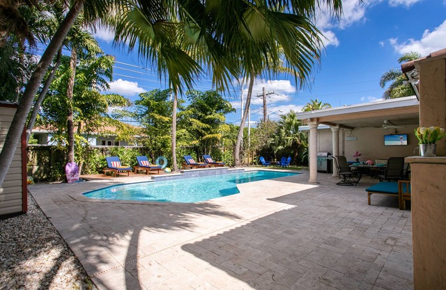 Modern Tropical Villa with Heated Salt Water Pool & Hot Tub by the Beach!