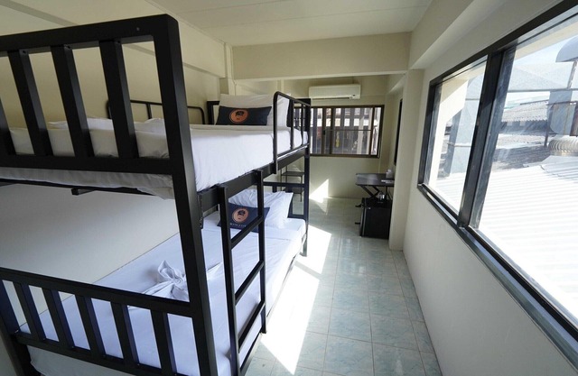 Modern Twin Haven | Heart of Huaikwang Convenience