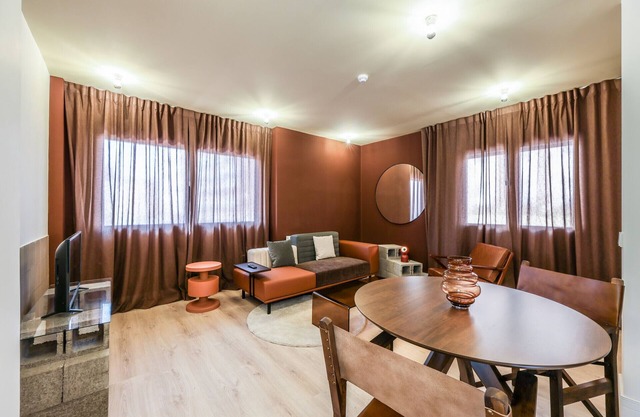 Modern two-bedroom apartment near the Royal Palace 02