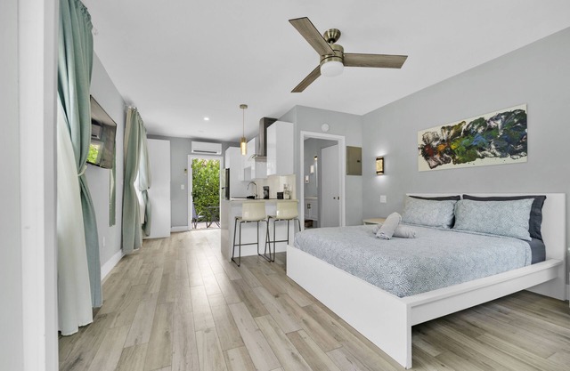 Modern Unit in Wynwood w/FREE PARKING,WIFI,Kitchen - 18mins from South Beach1!