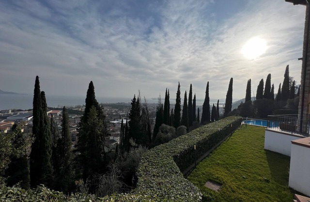 Modern vacation apartment with fantastic lake view, terrace, balcony & infinity pool