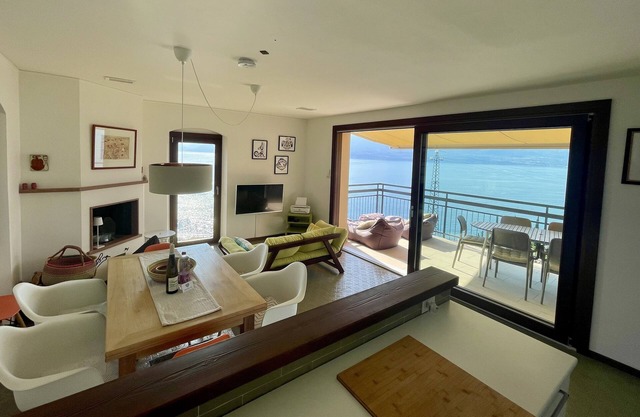 Modern vacation apartment with lake view on Lake Garda