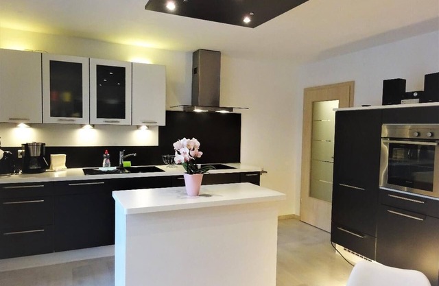 Modern vacation apartment (90sqm) with balcony and conservatory
