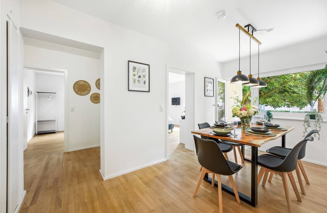 Modern vacation apartment with 4 bedrooms in Heilbronn on the Neckarpromenade