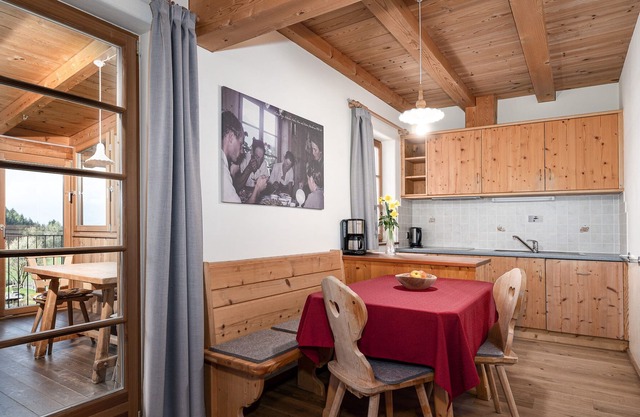 Modern Vacation Apartment "Frötscherhof Nussbaum" with Mountain View, Sauna, Wi-Fi, Balcony & Shared Garden; Parking Available