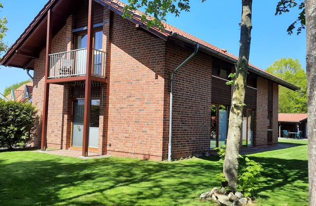 Modern vacation home for up to 10 people, 3km to the bathing lake, with garden and balcony