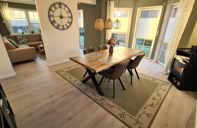 Modern vacation home within sight of the coast and Campen lighthouse
