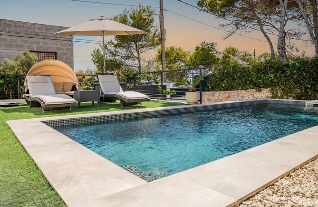 Modern vacation home, private pool, free WiFi, sea view