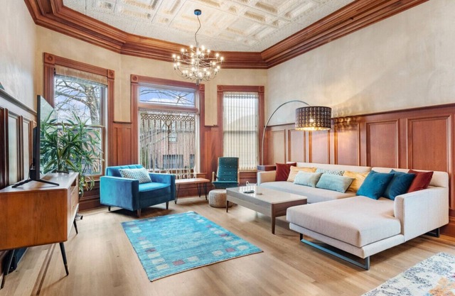 Modern Victorian 3BD/2BA Retreat with Sauna & Piano