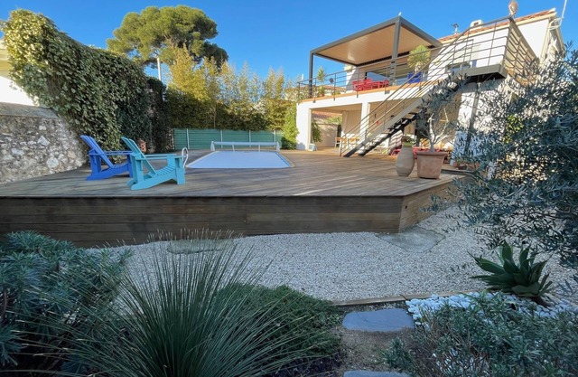 Modern villa 10 minutes from the port and shops