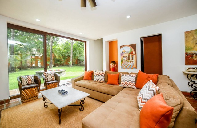 Modern Villa, Beautiful Setting, Close to Beach and Town