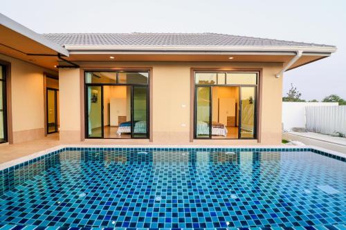 Modern Villa Club House Hua Hin 32 泳池四合院