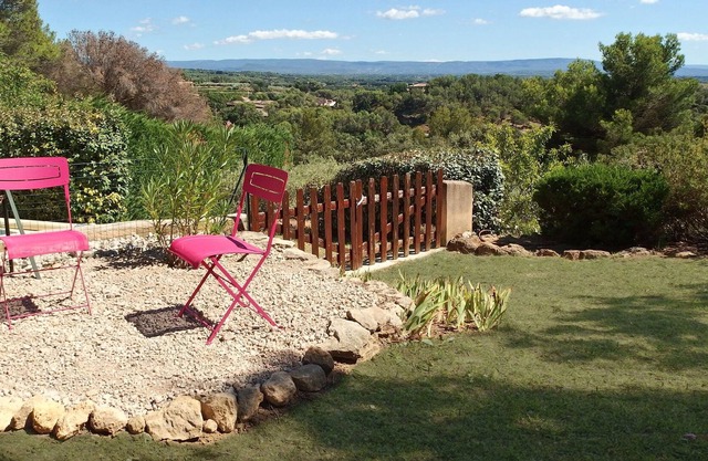 Modern villa in Beaumes-De with heated private pool