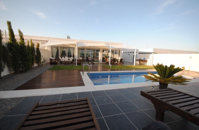 Modern Villa, GreatLocation 100m to Sea/Beach, Private Pool+Garden, WIFI