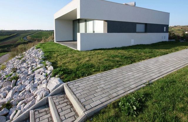 Modern villa in Lourinhã with swimming pool