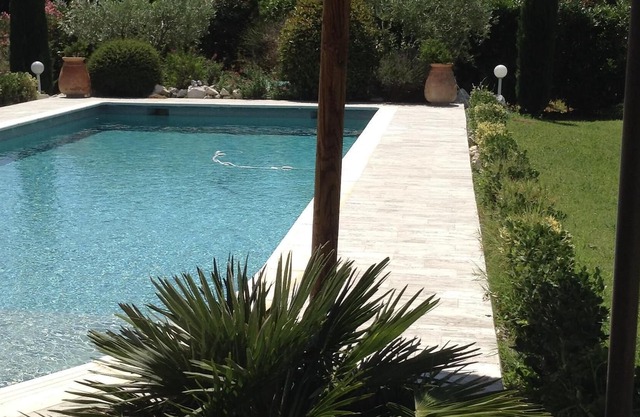 Modern villa in the countryside, fenced swimming pool, 100% independent and private air conditioning