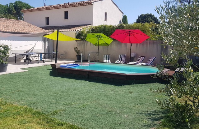 MODERN VILLA OF 150 M2 AT THE FOOT OF LUBÉRON - 10 PEOPLE - 4 BEDROOMS - POOL