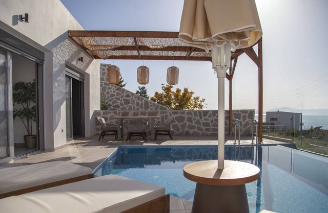 Modern Villa! Perfect For a Family Getaway!