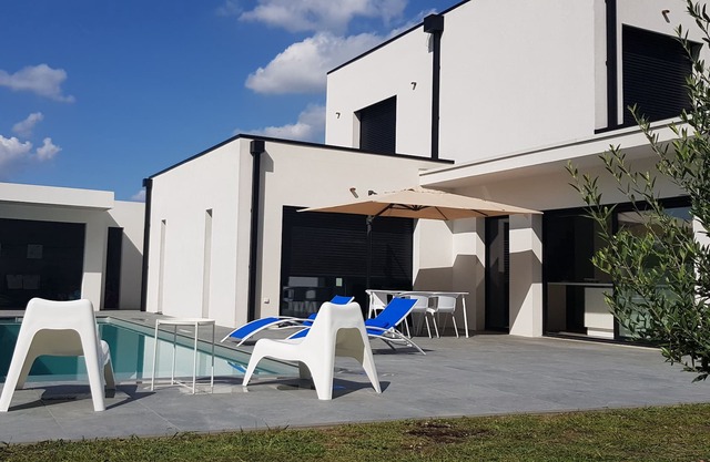 MODERN VILLA POOL BORDEAUX CAUDALIE