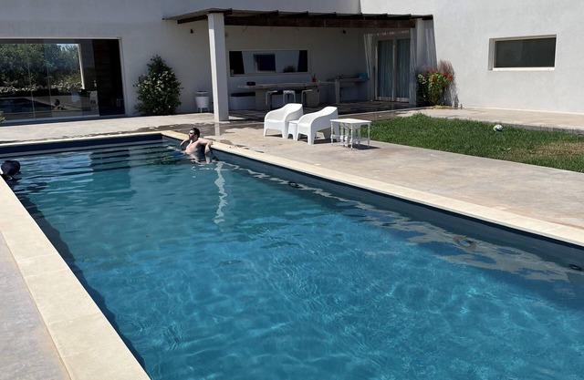 Modern Villa, spectacular private pool with sea view, only 3 minutes to beach!