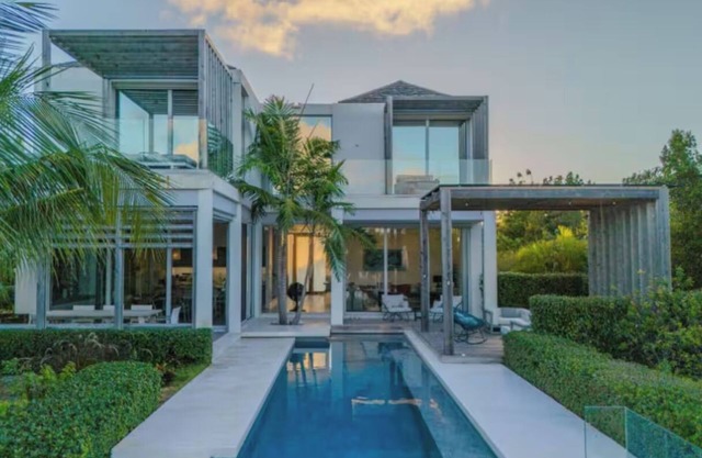 Modern villa-Canalfront w/private pool and firepits