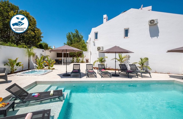 Modern villa w/heatable pool & BBQ, Albufeira