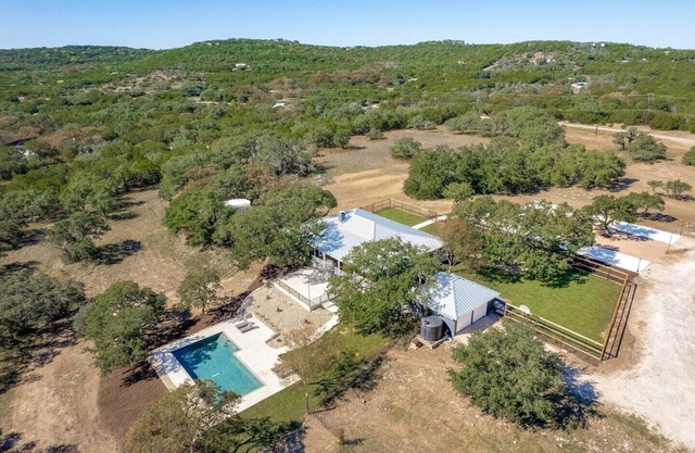 Modern Villa w/Views+Pool on 35 acre private ranch