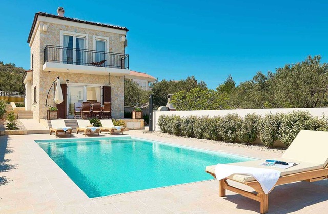 Modern villa with amazing pool in Murter