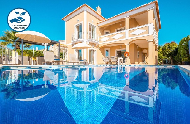 Modern villa with BBQ, heatable pool & sea view