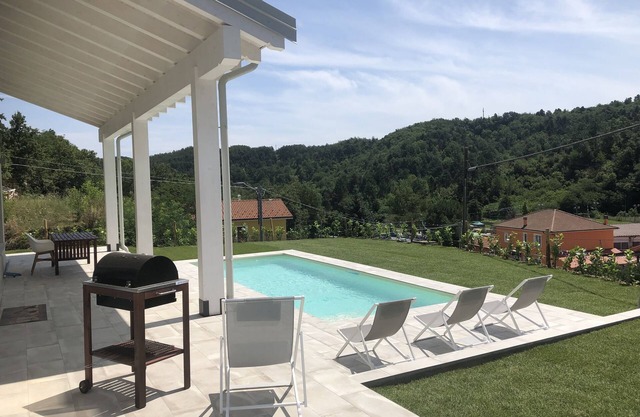 Modern villa with private pool, close to beach, wine region and great cities