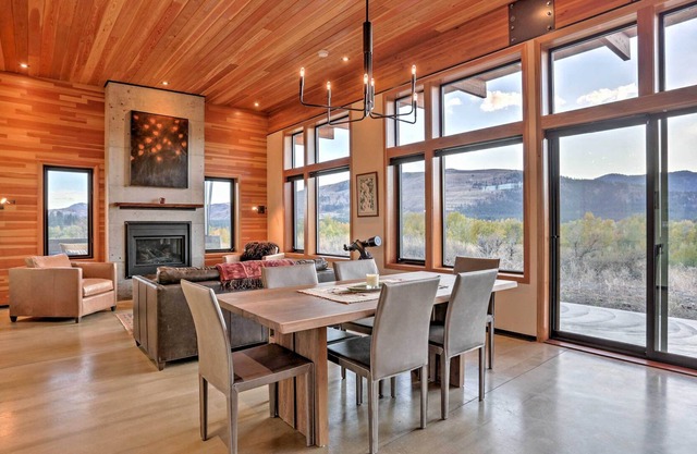 Modern Winthrop House & Studio Near Chewuch River!