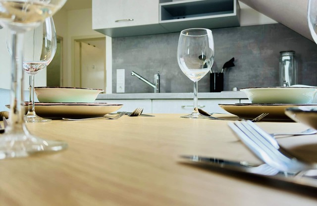 Modern Wohnen mit Smarttv, Arbeitsplatz und Küche