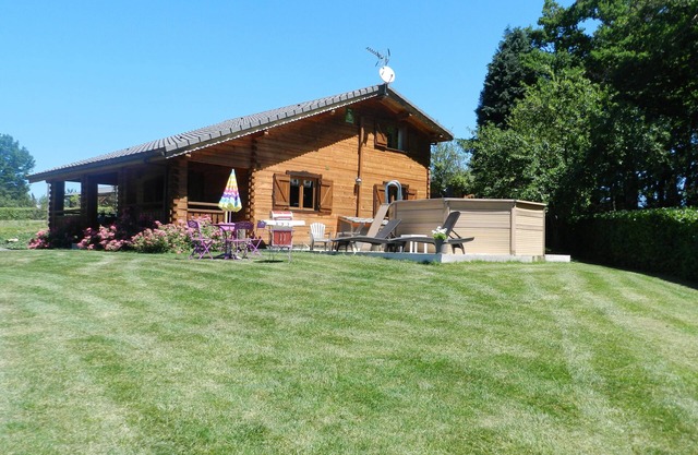 Modern wooden chalet with heated swimming pool, jacuzzi, spa and sauna