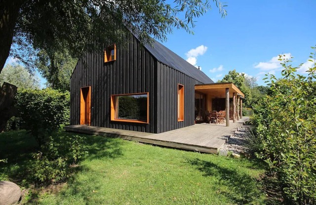 Modern wooden house on the Bodden with two apartments that can be combined