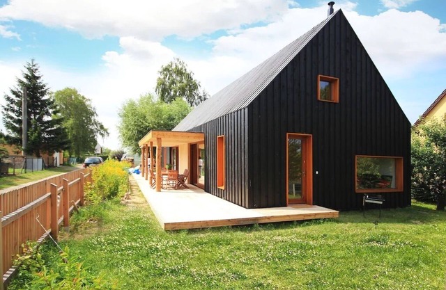 Modern wooden house on the Bodden with two apartments that can be combined