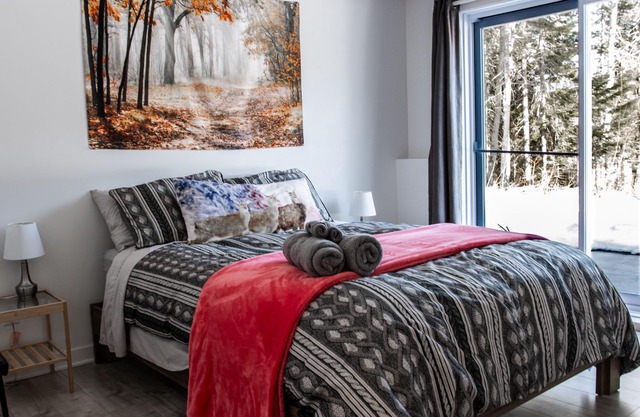 Moderne Chalet, bord de lac, 4 chambres , avec SPA