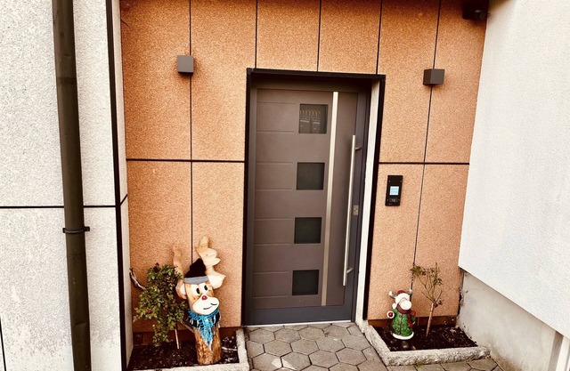 Moderne Ferienwohnung mit Küche und Garten