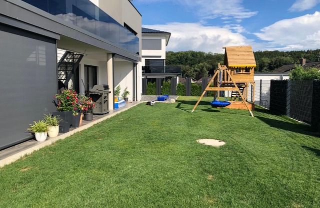 Moderne Ferienwohnung mit Terrasse und Garten