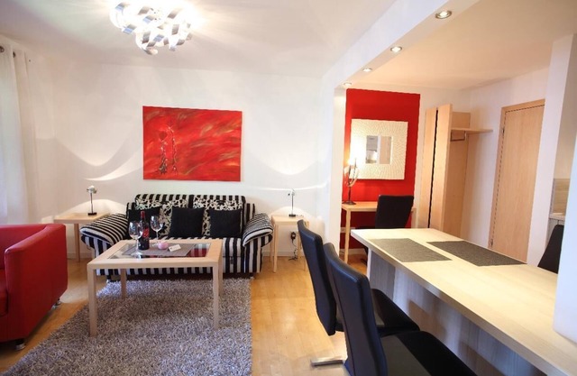 Moderne FeWo (44qm) in zentraler Lage mit hauseigenem Hallenbad