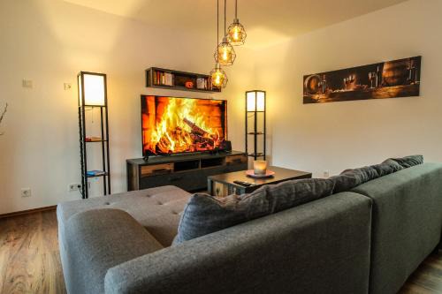 Moderne FeWo SKY Netflix Terrasse Burgblick Boxspringbett Waschtrockner